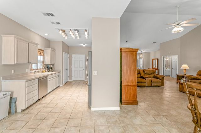 225 Los Cedros Loop, Kerrville, TX 78028