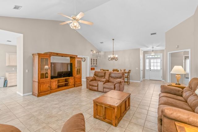 225 Los Cedros Loop, Kerrville, TX 78028