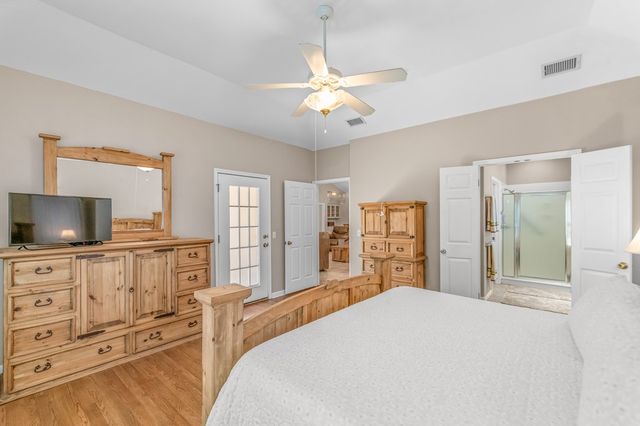 225 Los Cedros Loop, Kerrville, TX 78028