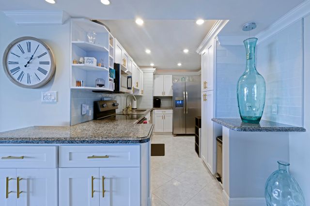 5600 N Flagler Drive 1906, West Palm Beach, FL 33407