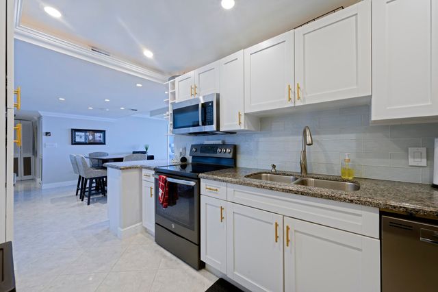 5600 N Flagler Drive 1906, West Palm Beach, FL 33407