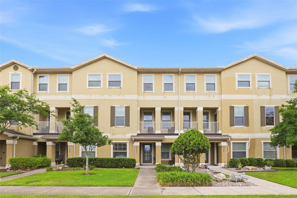 Image 1 of property listing at 10558 GREEN IVY LANE, Orlando, FL 32832