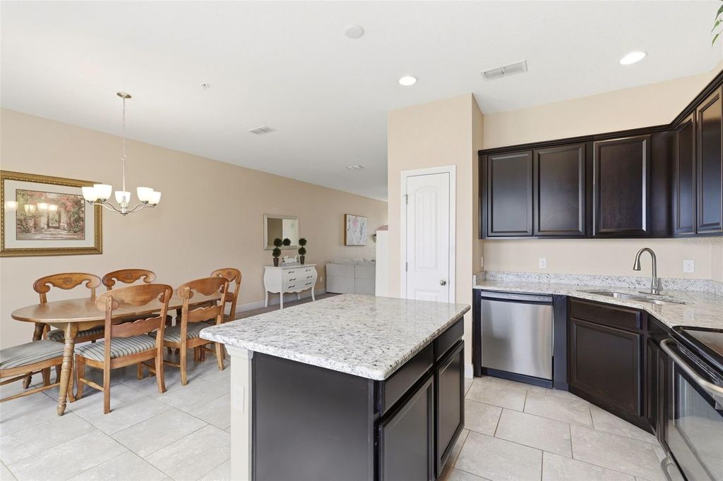Image 18 of property listing at 10558 GREEN IVY LANE, Orlando, FL 32832