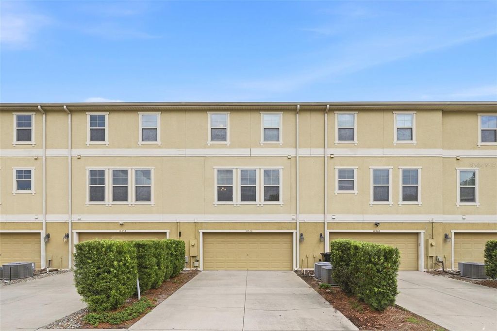 Image 36 of property listing at 10558 GREEN IVY LANE, Orlando, FL 32832