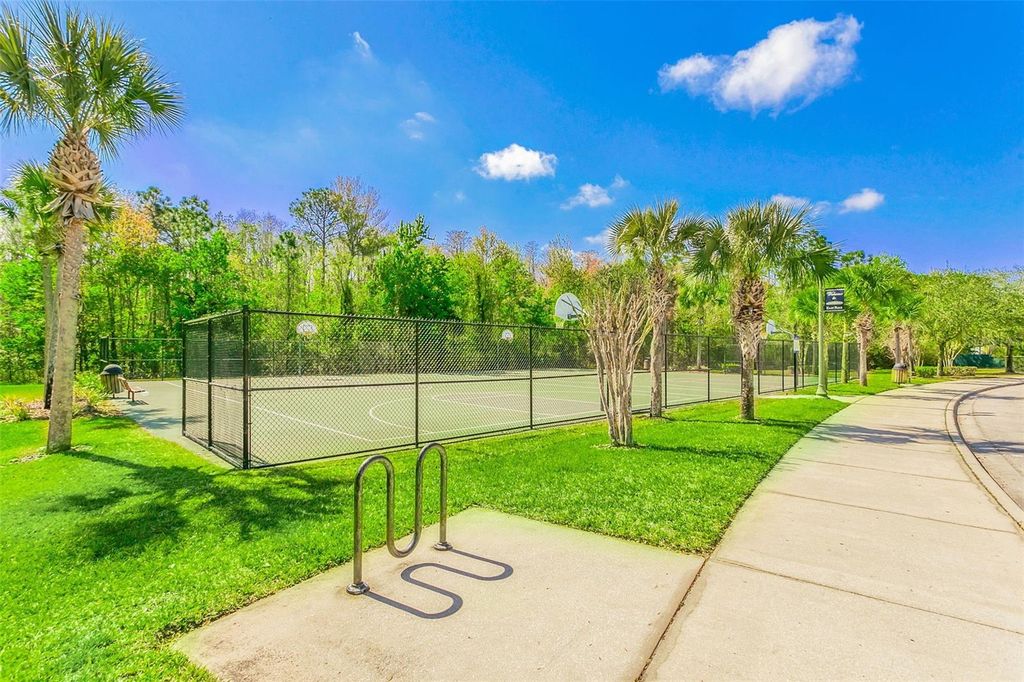Image 37 of property listing at 10558 GREEN IVY LANE, Orlando, FL 32832