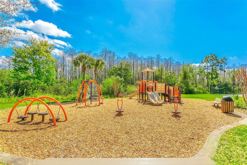 Image 38 of property listing at 10558 GREEN IVY LANE, Orlando, FL 32832