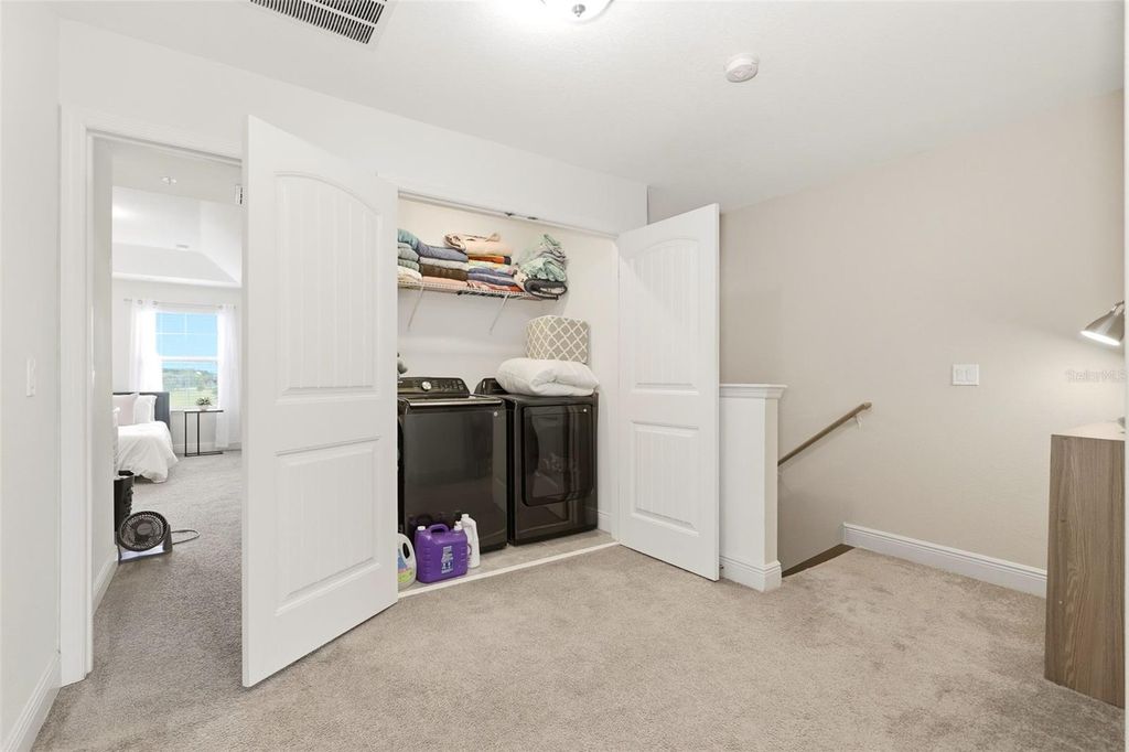 Image 7 of property listing at 10558 GREEN IVY LANE, Orlando, FL 32832