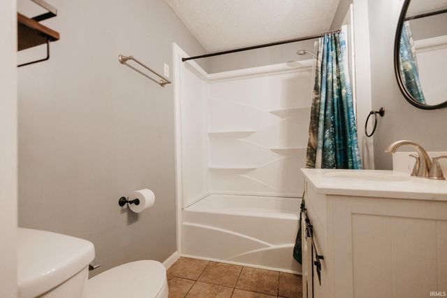 1011 S First Street, Boonville, IN 47601