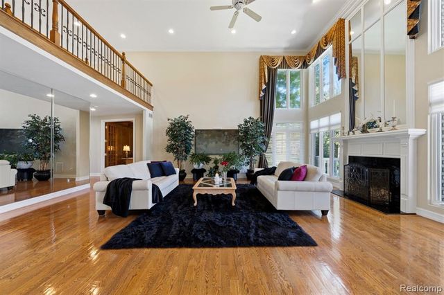 187 Greenan Lane, Lake Orion, MI 48362