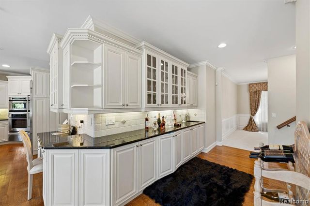 187 Greenan Lane, Lake Orion, MI 48362