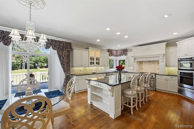 187 Greenan Lane, Lake Orion, MI 48362