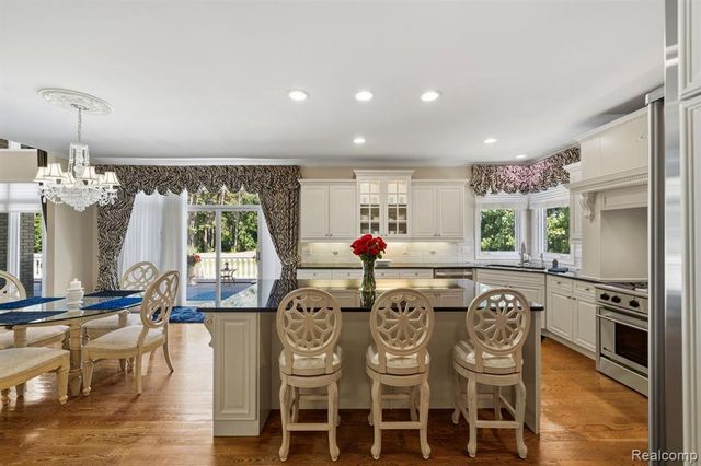 187 Greenan Lane, Lake Orion, MI 48362