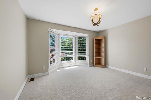 187 Greenan Lane, Lake Orion, MI 48362