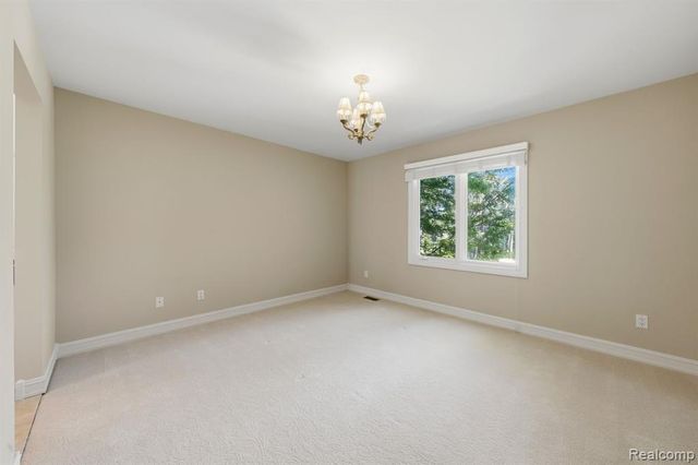 187 Greenan Lane, Lake Orion, MI 48362