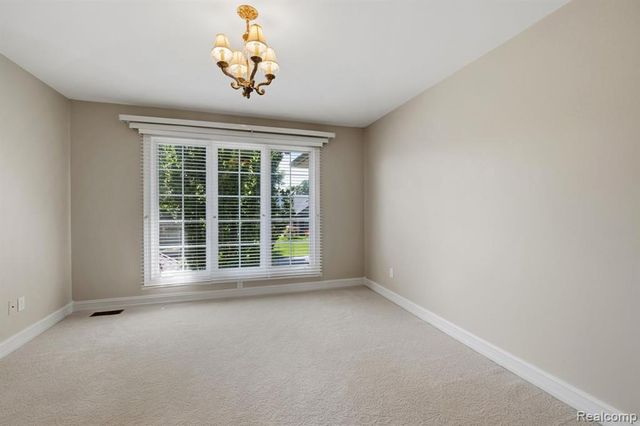 187 Greenan Lane, Lake Orion, MI 48362