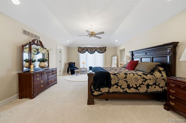 187 Greenan Lane, Lake Orion, MI 48362