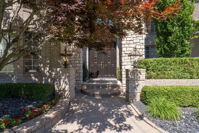 187 Greenan Lane, Lake Orion, MI 48362
