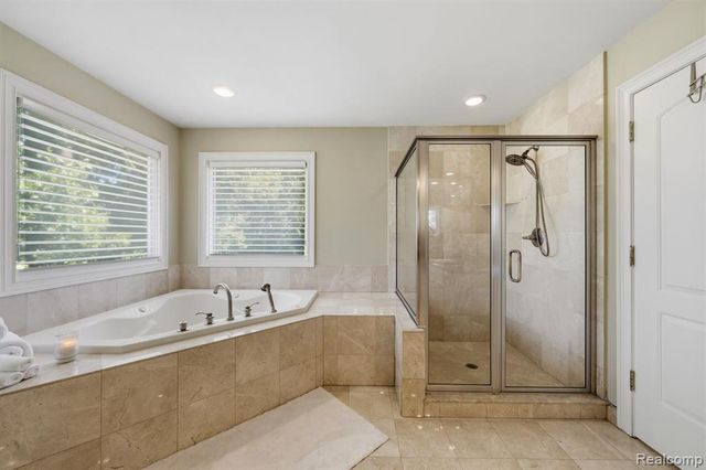 187 Greenan Lane, Lake Orion, MI 48362
