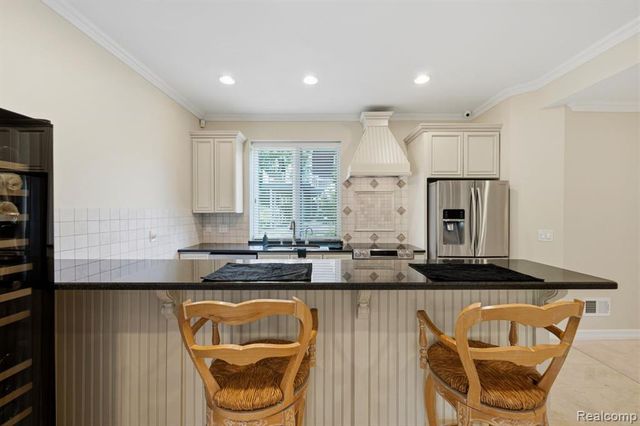 187 Greenan Lane, Lake Orion, MI 48362