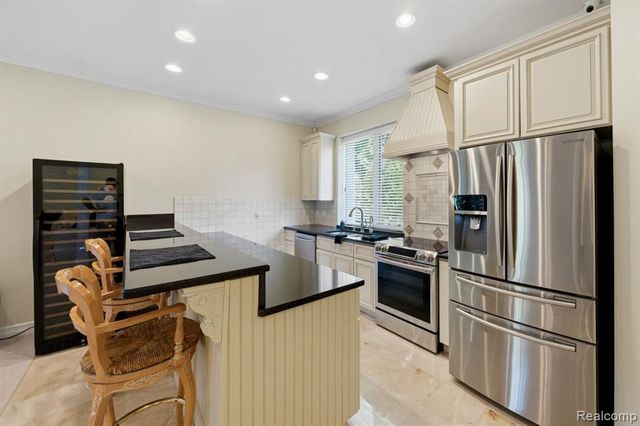 187 Greenan Lane, Lake Orion, MI 48362