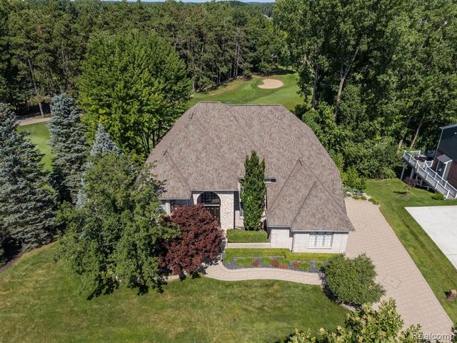 187 Greenan Lane, Lake Orion, MI 48362