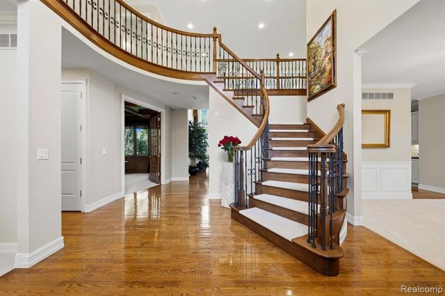187 Greenan Lane, Lake Orion, MI 48362