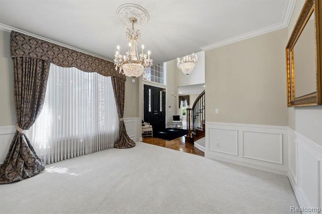 187 Greenan Lane, Lake Orion, MI 48362