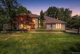 187 Greenan Lane, Lake Orion, MI 48362