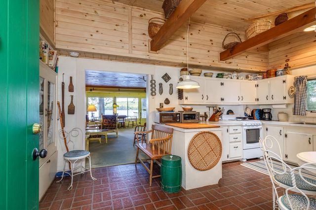 249 North Road, Deerfield, NH 03037