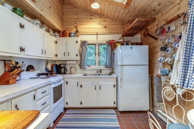 249 North Road, Deerfield, NH 03037