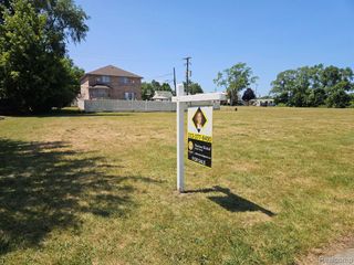 7017 Orchard Avenue, Dearborn, MI 48126