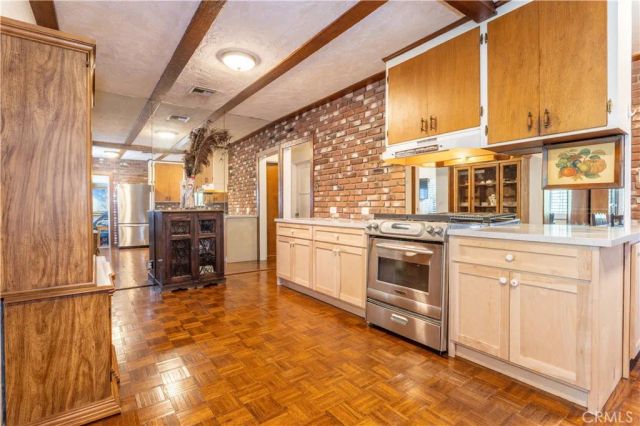 7645 Wilbur Avenue, Reseda, CA 91335