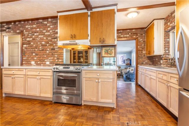 7645 Wilbur Avenue, Reseda, CA 91335