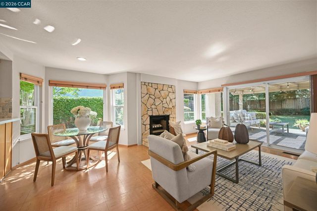 900 Woodland Dr, San Ramon, CA 94582