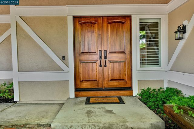 900 Woodland Dr, San Ramon, CA 94582