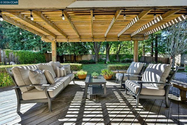 900 Woodland Dr, San Ramon, CA 94582