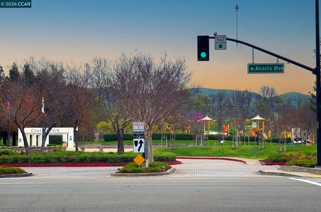 900 Woodland Dr, San Ramon, CA 94582