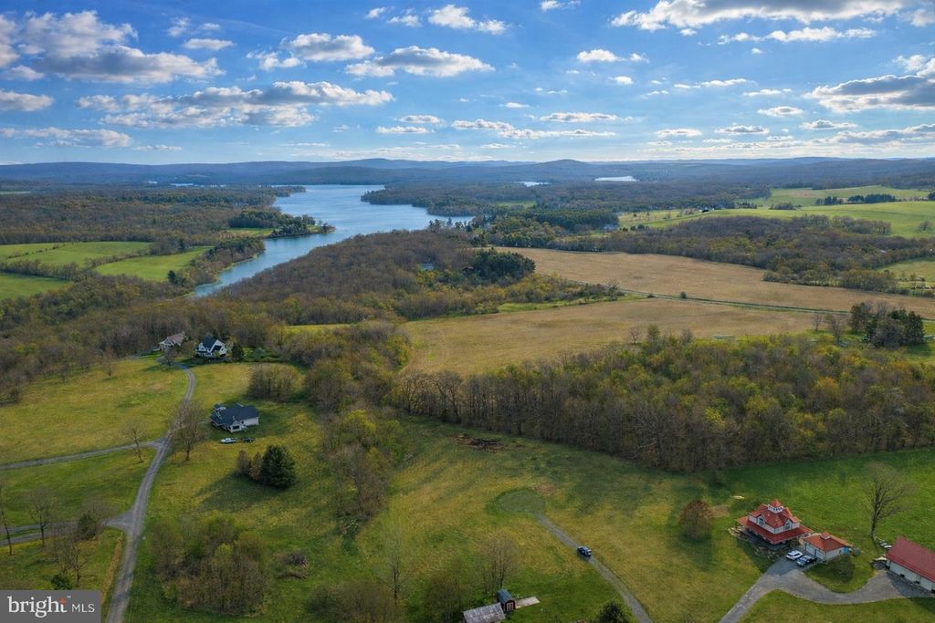 Image 8 of property listing at LOT 24 EASTVIEW PL, Oakland, MD 21550