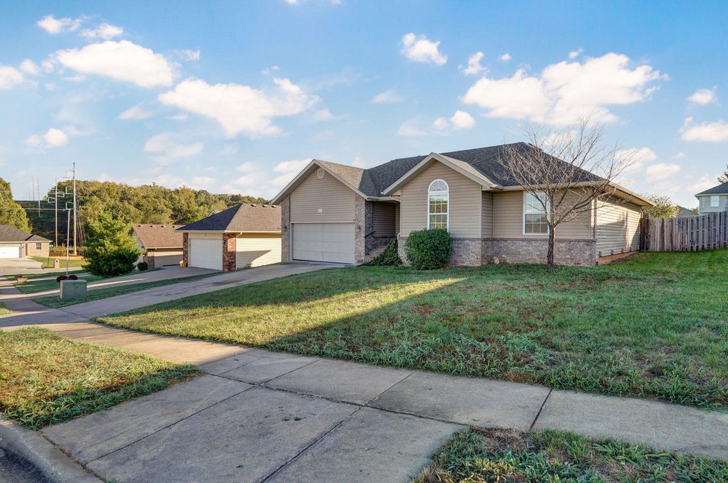 4470 North Toby Avenue, Springfield, MO 65803