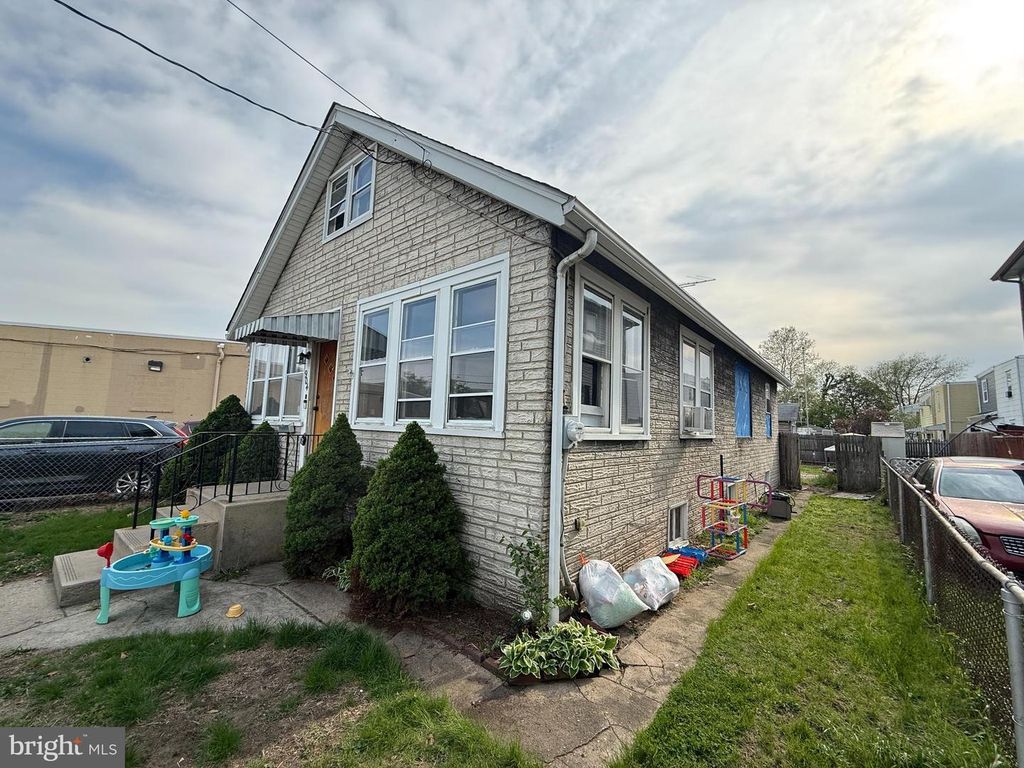 904 CENTER ST, Gloucester City, NJ 08030