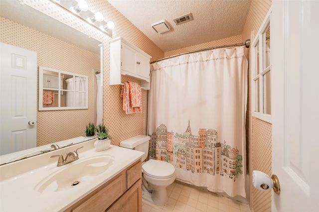 6817 Greenleaf Drive, North Richland Hills, TX 76182
