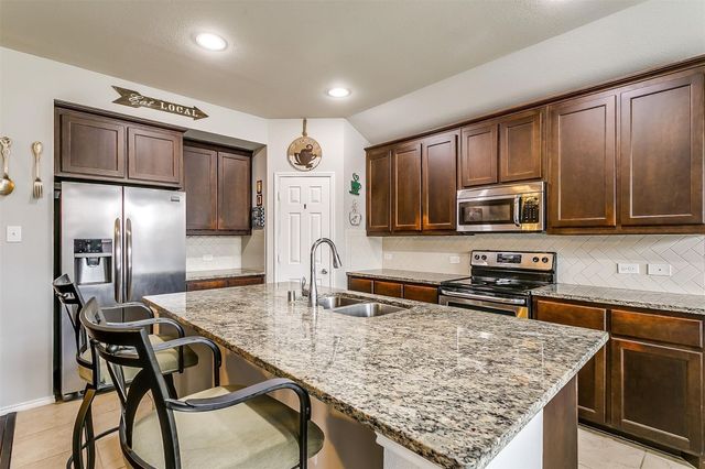 1629 Ridge Creek Lane, Aubrey, TX 76227