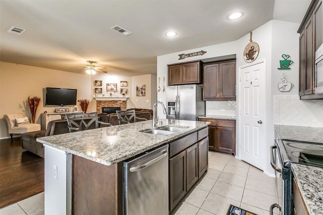 1629 Ridge Creek Lane, Aubrey, TX 76227