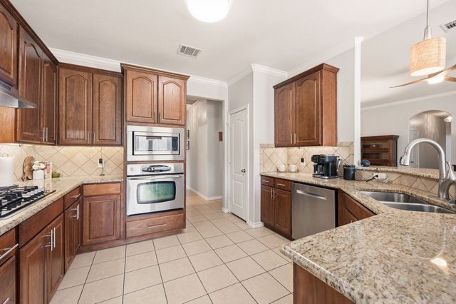 1080 Estates Drive, Kennedale, TX 76060