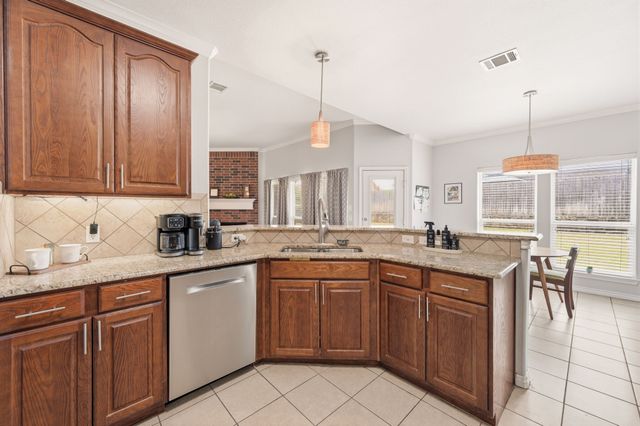 1080 Estates Drive, Kennedale, TX 76060
