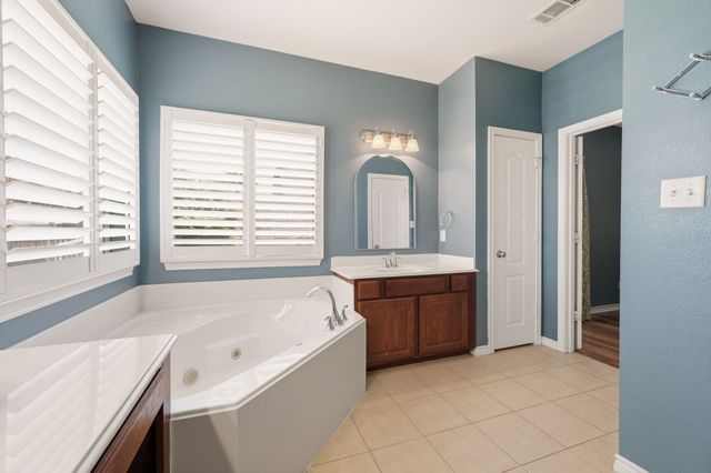 1080 Estates Drive, Kennedale, TX 76060