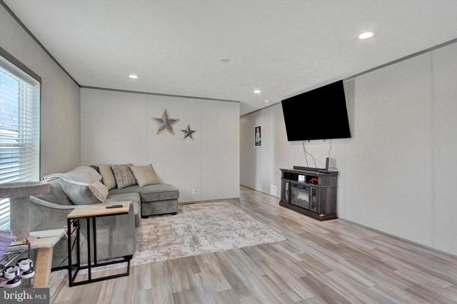 39 CHESAPEAKE EST, Thomasville, PA 17364