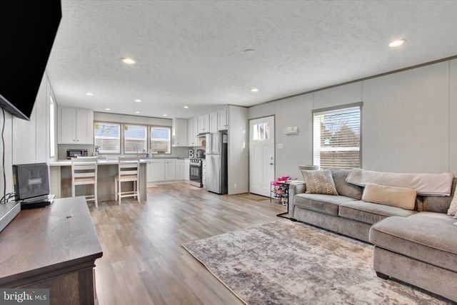 39 CHESAPEAKE EST, Thomasville, PA 17364