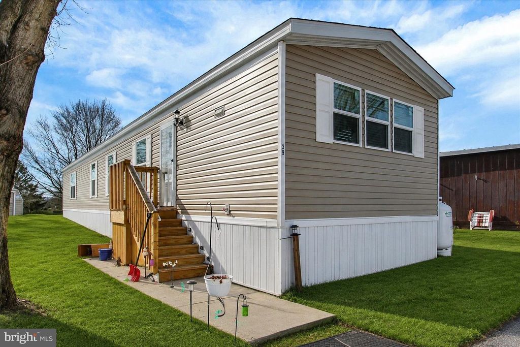 39 CHESAPEAKE EST, Thomasville, PA 17364