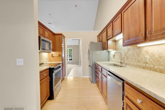 8313 Essex Road, Chanhassen, MN 55317